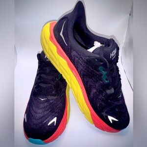 Hoka Arahi 6 - Men’s 9.5D. Black with Yellow and Orange Accents Running Shoes